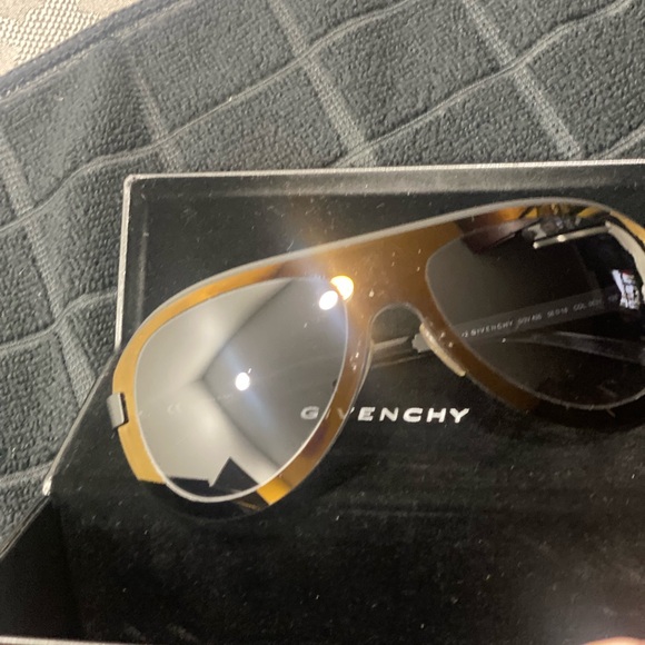 NWOT Givenchy women’s sunglasses black and metallic brown lense - Picture 2 of 7